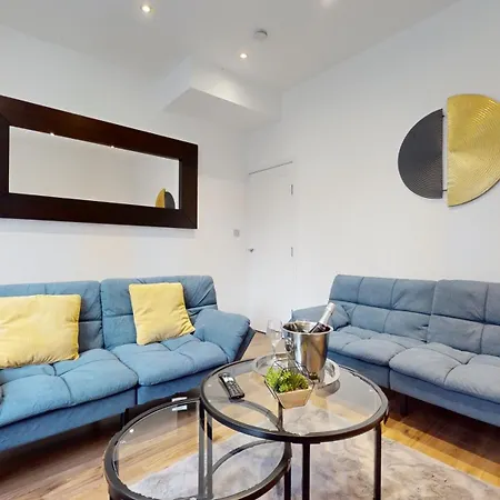 4bed And 4bath House Near Centre With Free Wifi Holiday home *