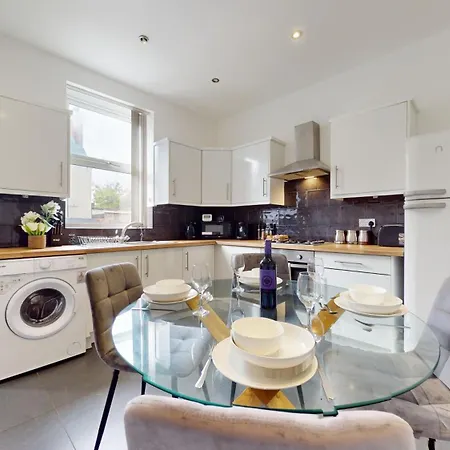 4bed And 4bath House Near Centre With Free Wifi Holiday home Sheffield