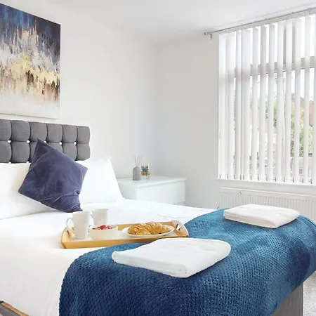 4bed And 4bath House Near Centre With Free Wifi