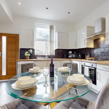 Holiday home 4bed And 4bath House Near Centre With Free Wifi Sheffield