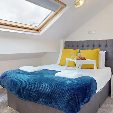 4bed And 4bath House Near Centre With Free Wifi