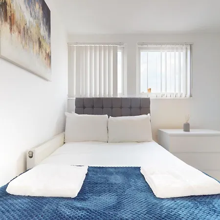 Holiday home 4bed And 4bath House Near Centre With Free Wifi