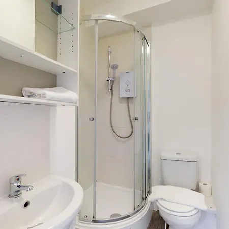 4bed And 4bath House Near Centre With Free Wifi Holiday home